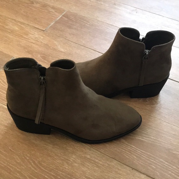 Forever 21 suede booties - Picture 1 of 3
